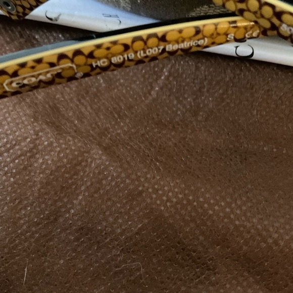 Authentic COACH Beatrice Sunglass like new. Case Coach logo upper left frame - Picture 4 of 10